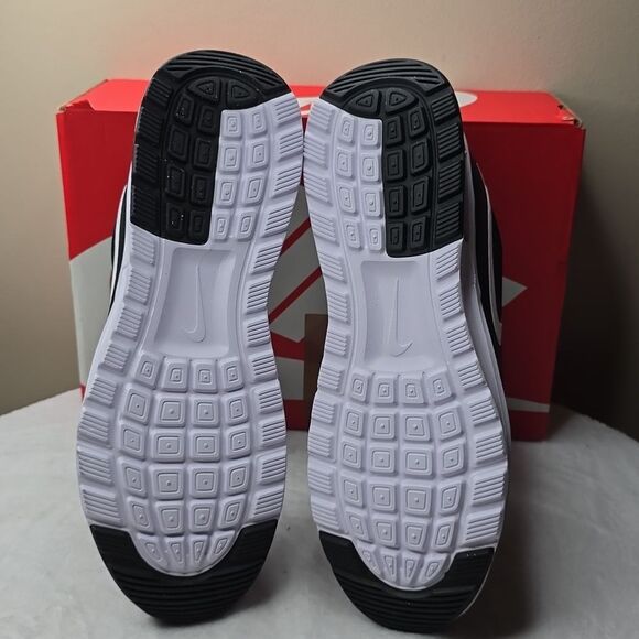 NIB Nike Women's Air Max Nuaxis Shoes W 12 / M 10.5 - Picture 6 of 8